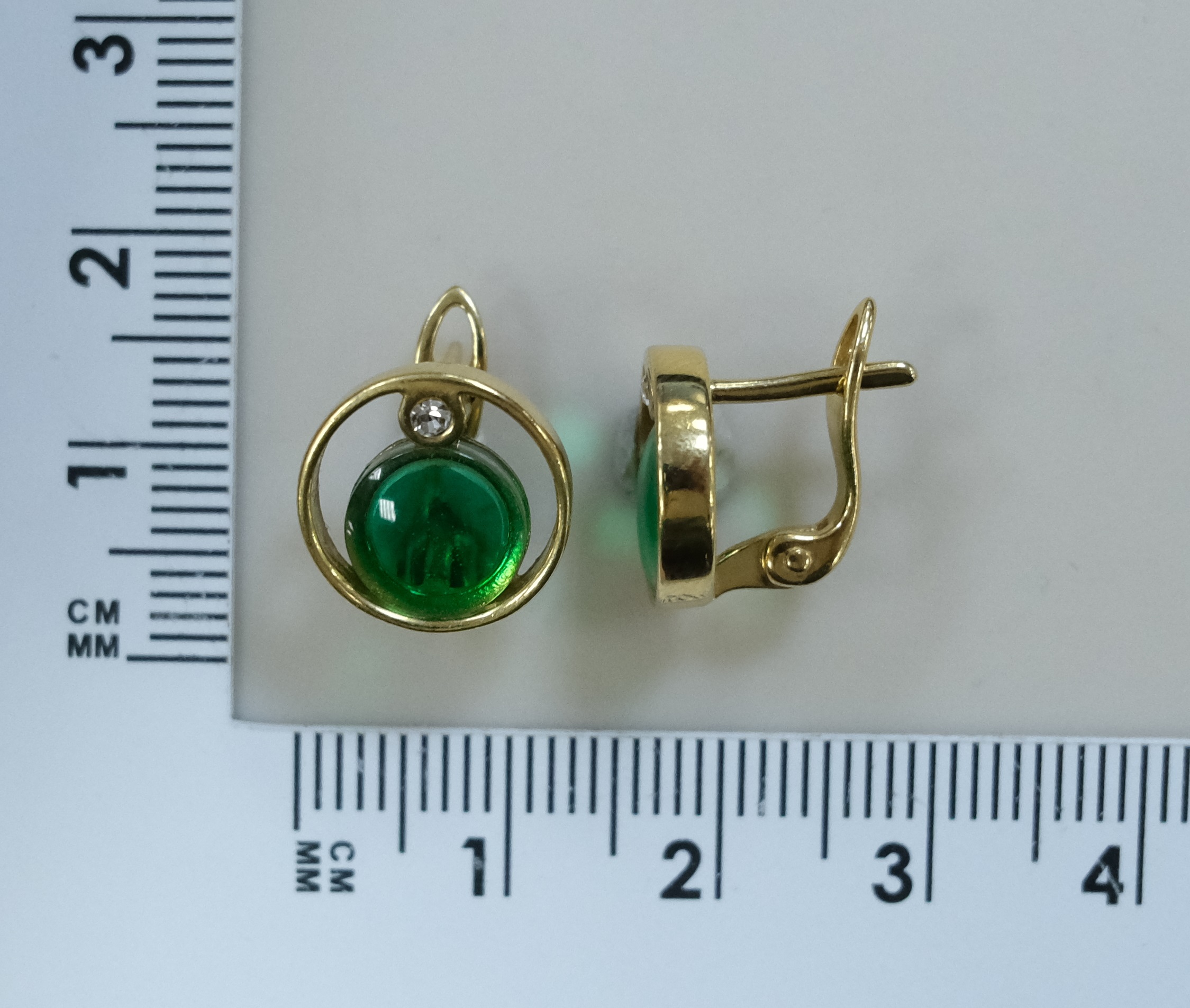 Серебряные серьги с зеленым янтарем